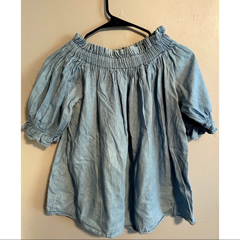 Off shoulder shirt